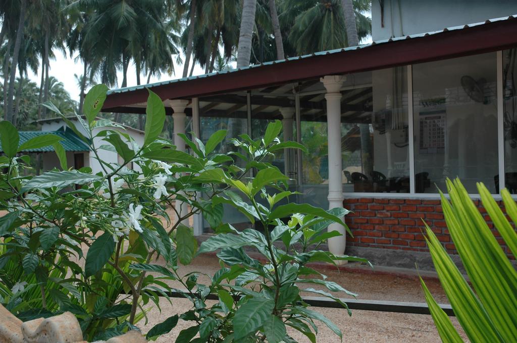 Hotel Sea Shadow Trincomalee Buitenkant foto